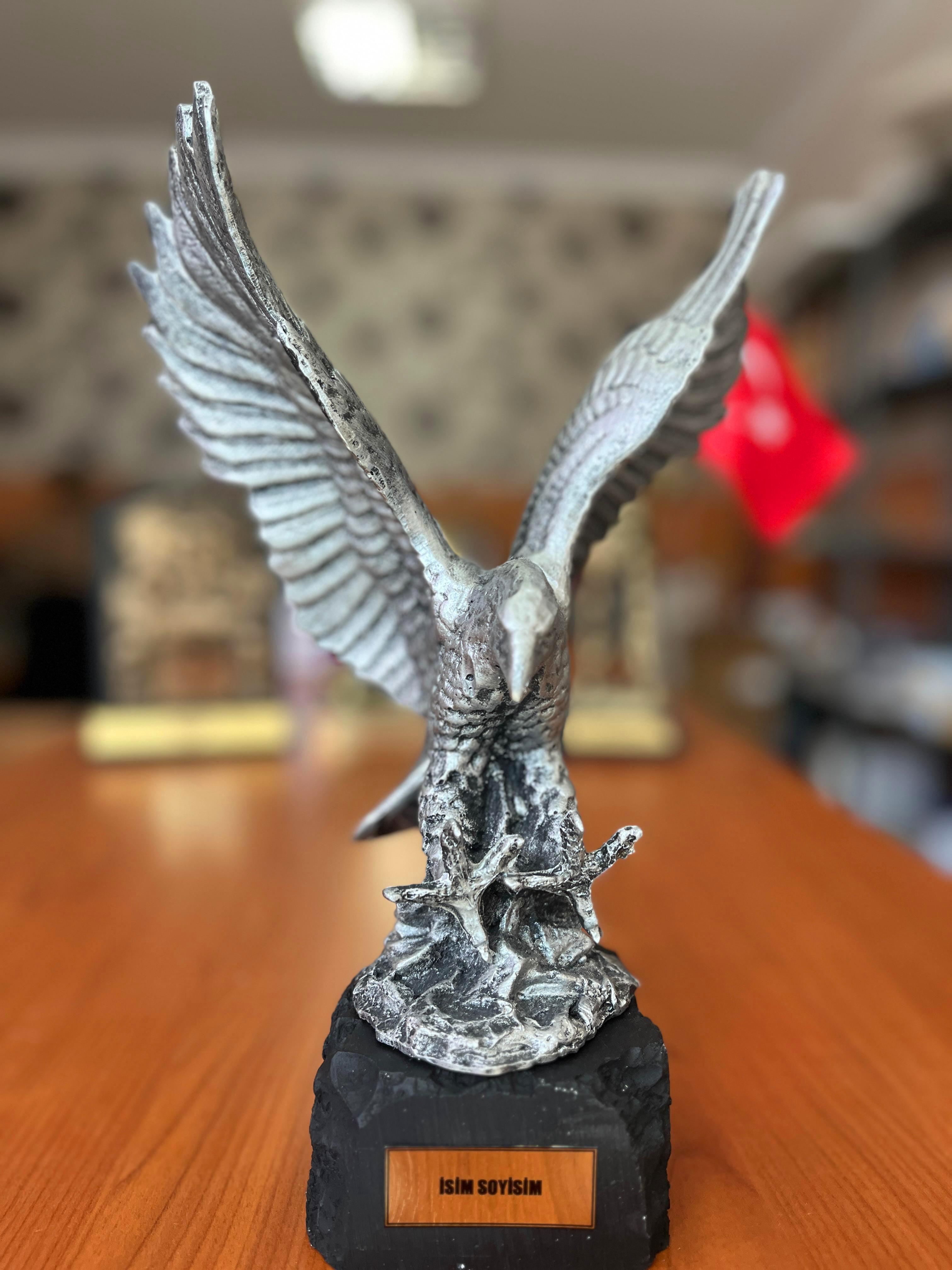 Siyah Beyazlı Ta Özel Kartal Figürü | Takım Ruhunu Yansıtan Dekoratif Bibraftarlaralo