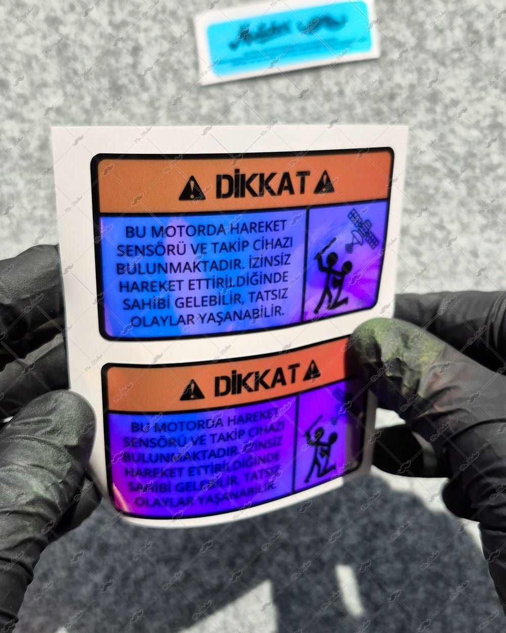 CSFT41 Renk Değiştiren Seri Motoruma Dokunma Uyarı Etiketi