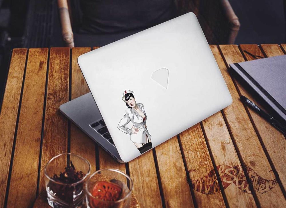 PNP2 Pinup Kizi Etiketi