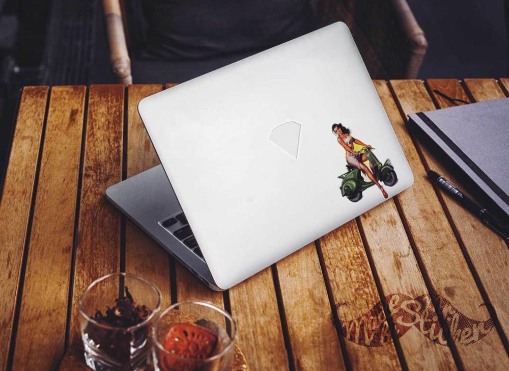 PNP38 Pinup Kizi Etiketi