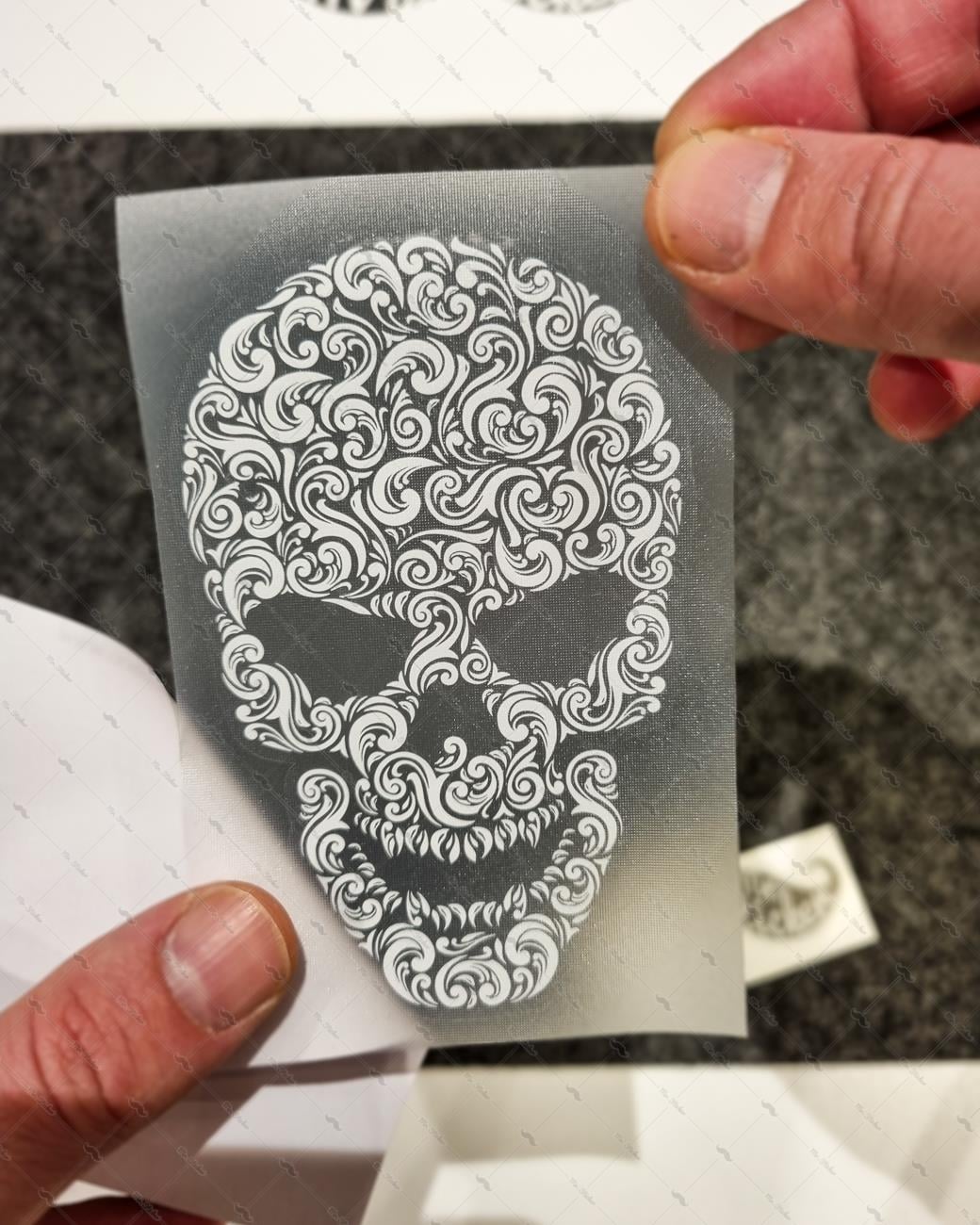TWT20 Beyaz Tribal Çalışma Kurukafa Şeffaf Sticker