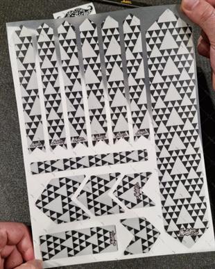 BCY27 Reflektif Koruyucu Sticker Seti Ucgen Desen