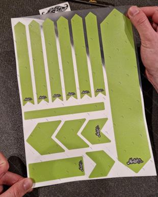 BCY32 Reflektif Koruyucu Sticker Seti Yesil