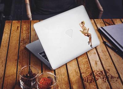 PNP15 Pinup Kizi Etiketi