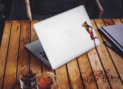 PNP25 Pinup Kizi Etiketi