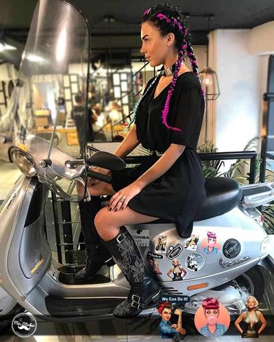 PNP29 Pinup Kizi Etiketi