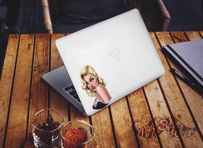 PNP42 Pinup Kizi Etiketi