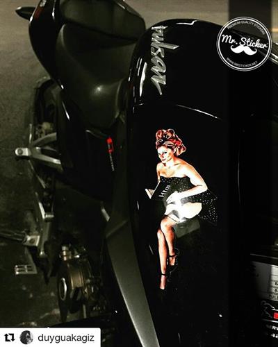 PNP45 Pinup Kizi Etiketi