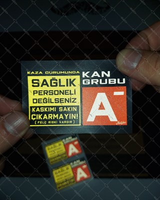 BT64 Reflektif Kaskimi Cikarma Yazili A Rh Negatif (-) Kan Grubu Etiketi