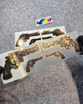 GLD17 Altın Seri Gangsta Motifli Pistol Etiketi Simetrik Dörtlü Set