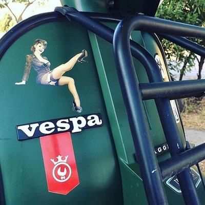 PNP5 Pinup Kizi Etiketi