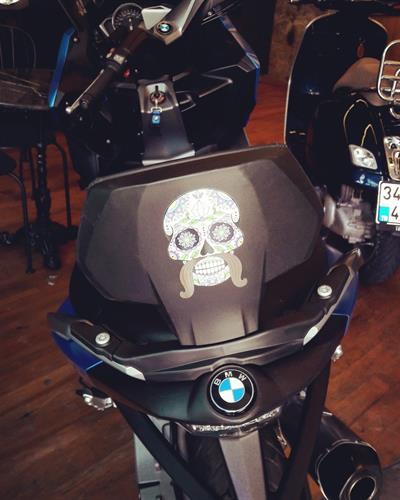 SKL11 Biyikli Sugar Skull Kurukafa Etiketi