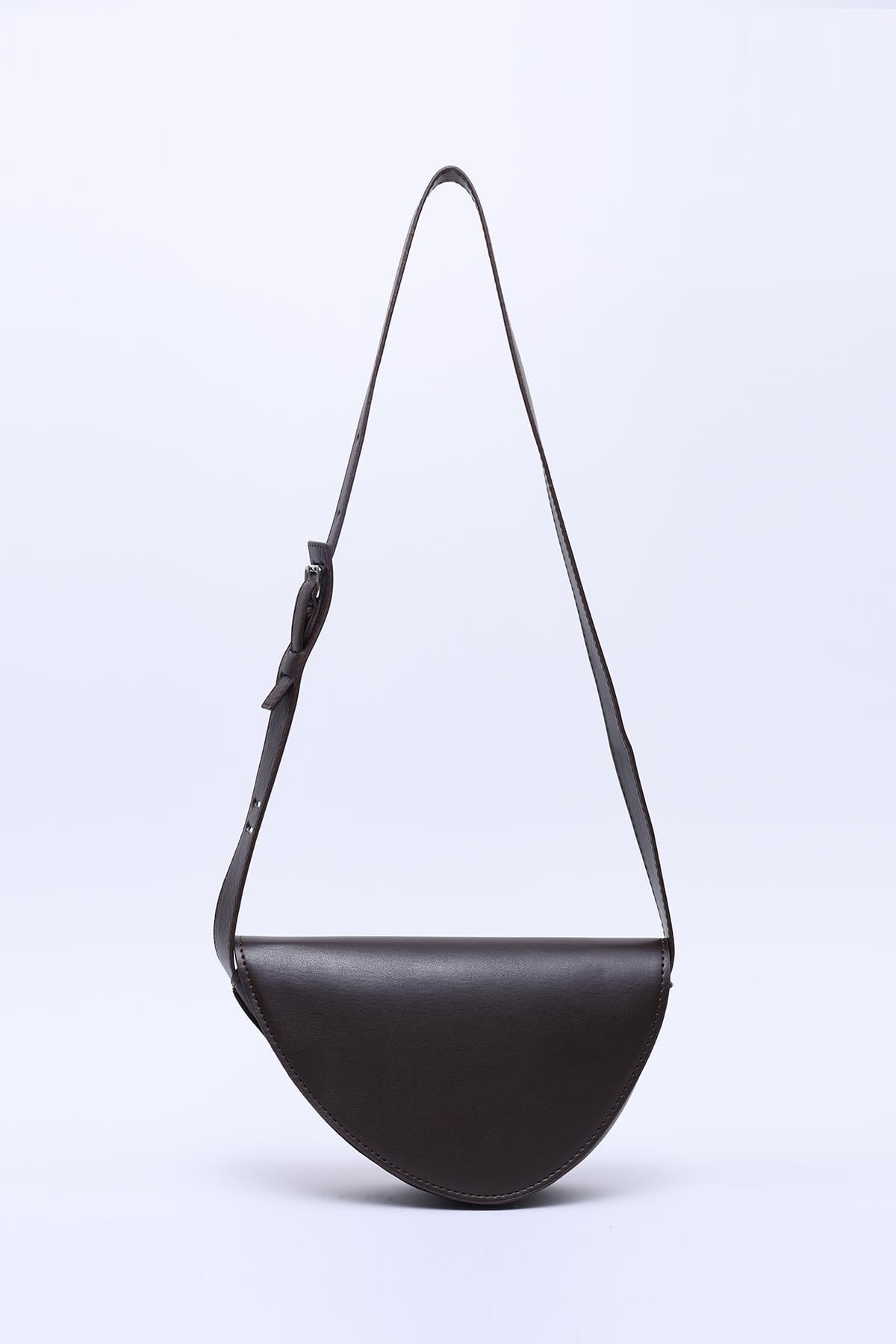 Kahve Rengi Shk154 Suni Deri Asimetrik Çıtçıtlı Tek Bölmeli Astarlı Kol ve Omuz Çantası U:15 E:23 G:7 cm