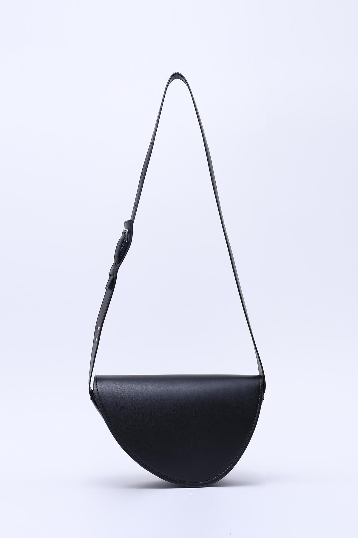 Siyah Shk154 Suni Deri Asimetrik Çıtçıtlı Tek Bölmeli Astarlı Kol ve Omuz Çantası U:15 E:23 G:7 cm