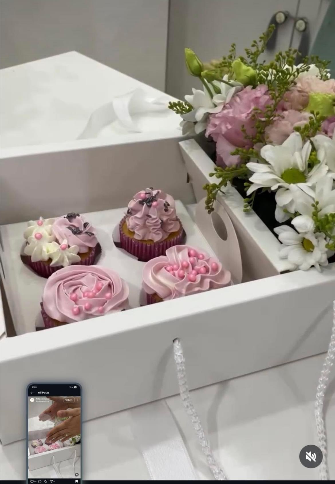 Pasta Çiçek Kurabiye Kutusu 2 bölmeli VE 4LÜ CUP CAKE SEPERATÖRÜ İLE SET ADETLİ SATIŞ