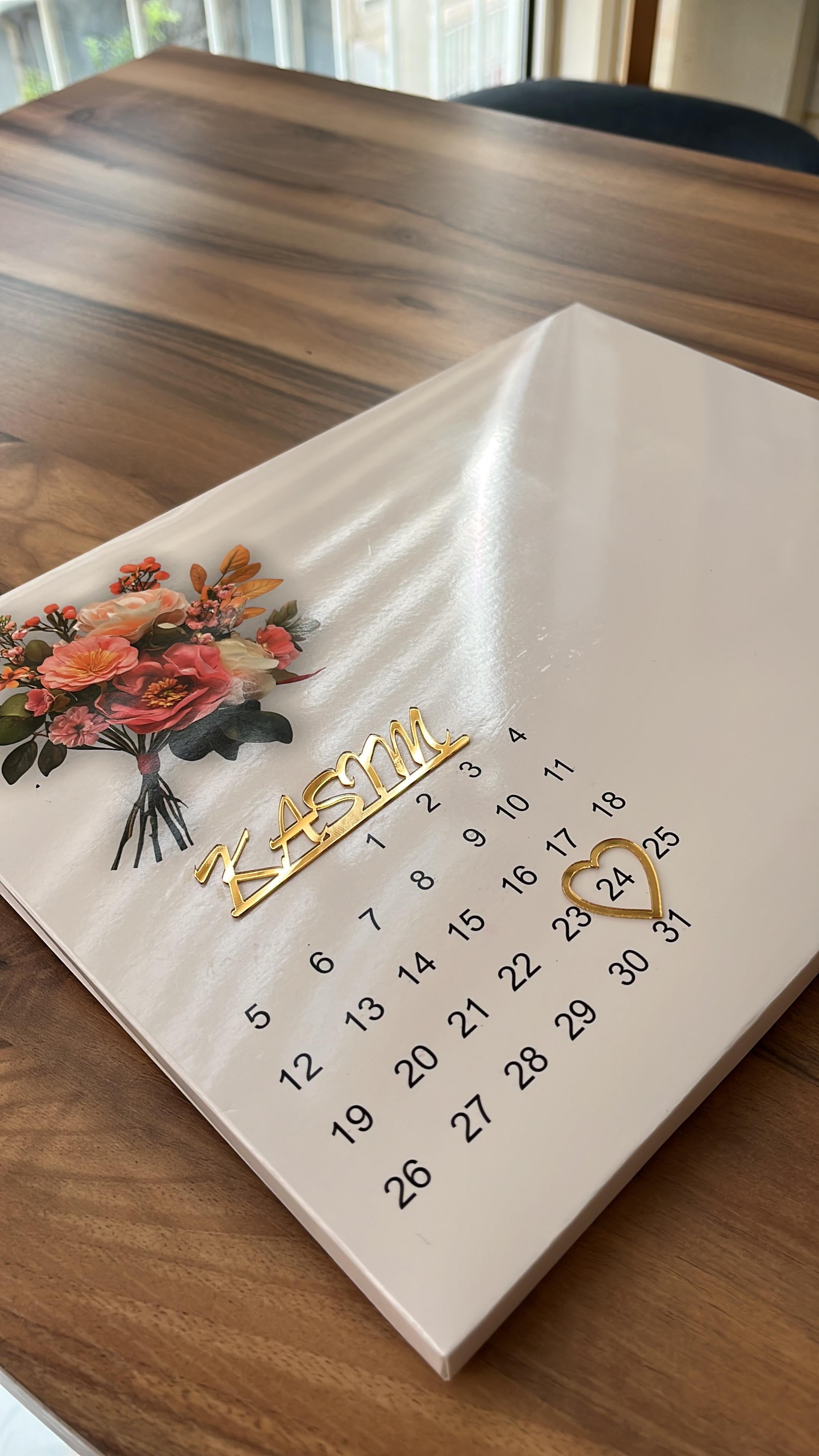 Şeffaf Pasta Kutusu (35x26x18 ), Takvim ve çiçek baskılı Pasta Altlığı , Kalp Pleksi SET