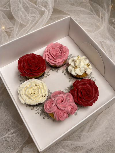 ÇELENK DESENLİ 6 Lı CUPCAKE KUTUSU 25x25x10