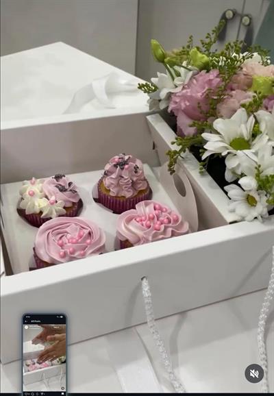 Pasta Çiçek Kurabiye Kutusu 2 bölmeli VE 4LÜ CUP CAKE SEPERATÖRÜ İLE SET