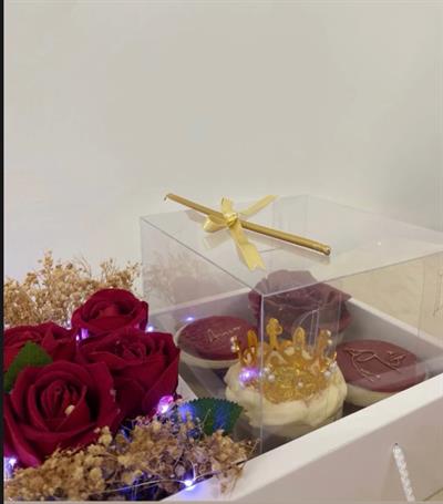 Pasta Çiçek Kurabiye Kutusu 2 bölmeli VE 4LÜ CUP CAKE SEPERATÖRÜ İLE SET