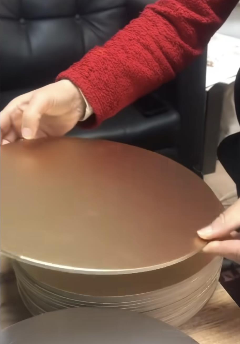 30 sm İki Tərəfli Mukavva Tort Altlığı – Qızılı/Ağ, 4 mm