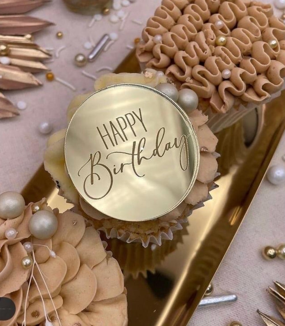  HAPPY BIRTHDAY Cupcake Ölçüsündə Pleksi Tort Bəzəyi – 5x5 sm, Qızılı Rəng