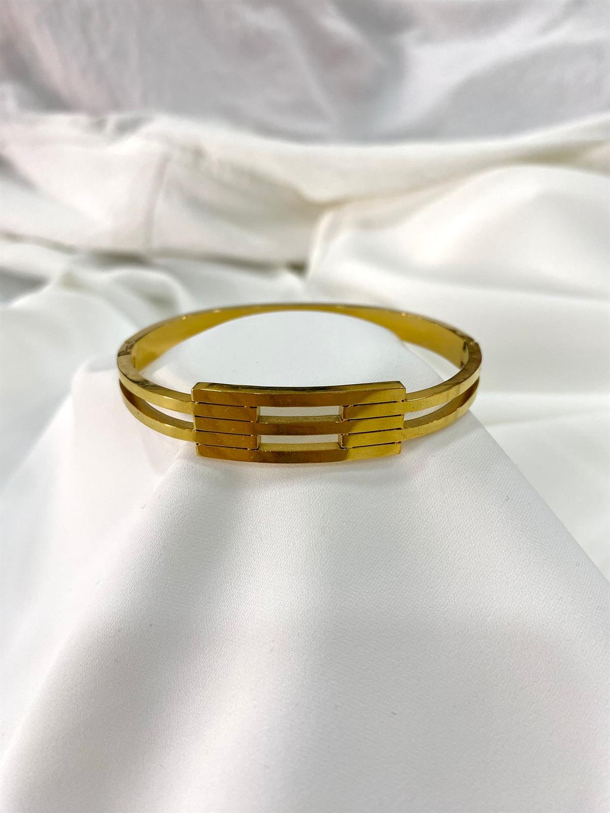 ÜÇ SIRA DESENLİ ÇELİK KELEPÇE