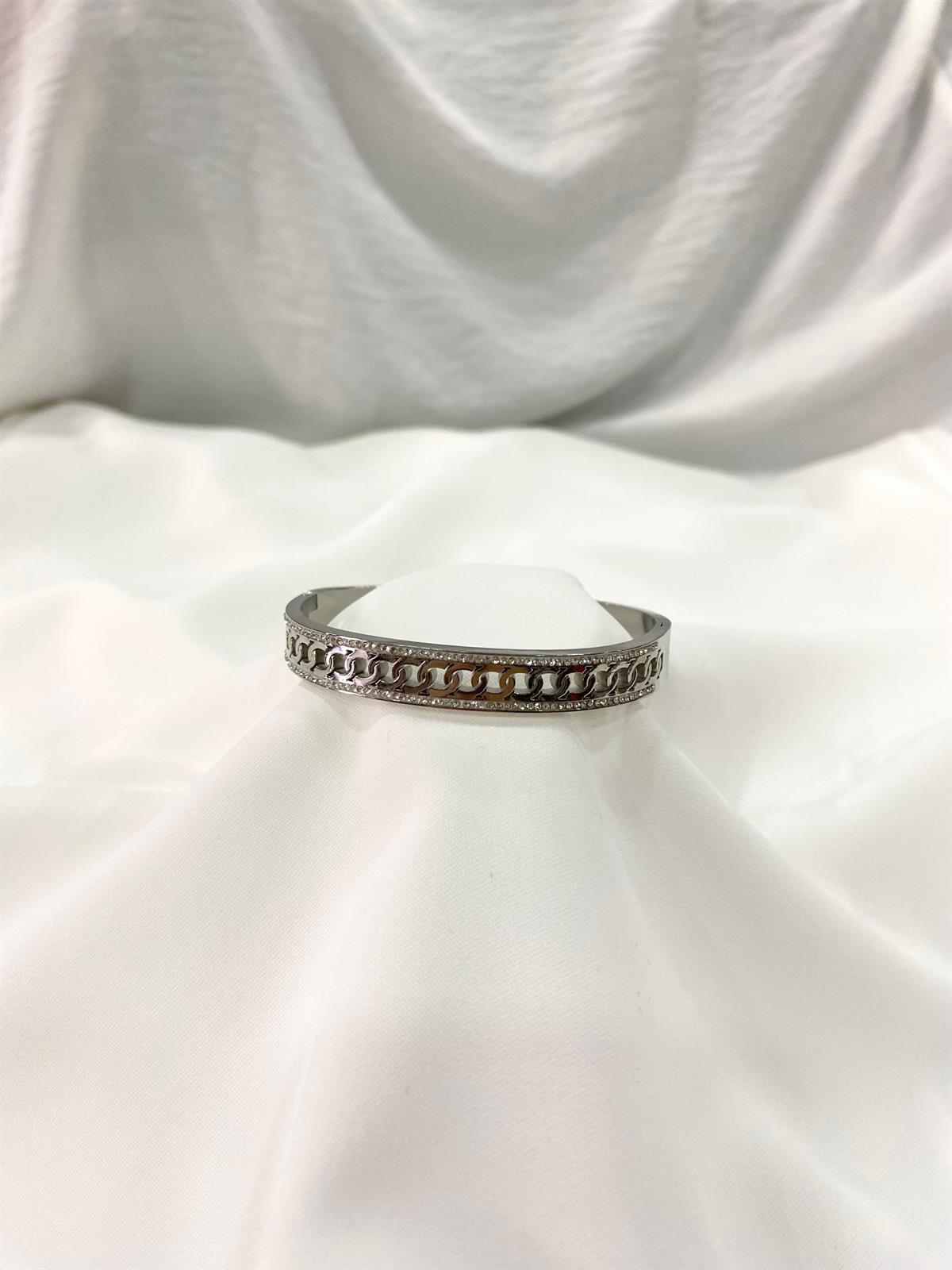 İÇ İÇE GEÇME DETAYLI ÇELİK KELEPÇE