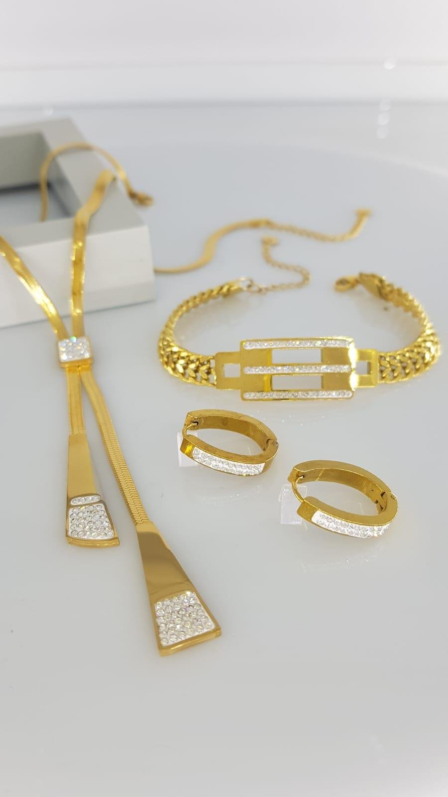 Kraliçe Çelik Takı Seti 326Kraliçe Çelik Takı Seti 326