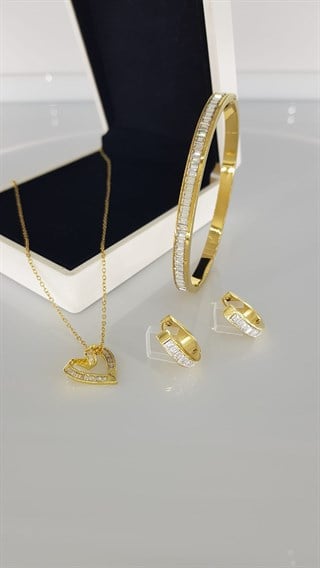 Kalp Taşlı New Gold Rengi Çelik Takı SetiKalp Taşlı New Gold Rengi Çelik Takı Seti Kararma Yapmaz, Zarif Stil