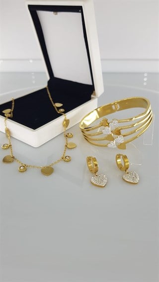 Kalpli Gold Rengi Çelik Takı SetiKalpli Gold Rengi Çelik Takı Seti Kararma Yapmaz, Zarif Stil