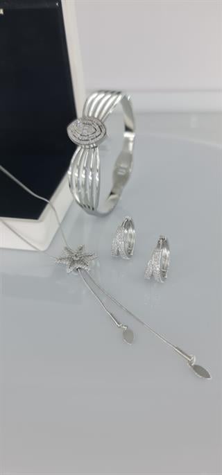 Muhteşem Gümüş Rengi Takı SetiMuhteşem Gümüş Rengi Takı Seti Kararma Yapmaz, Zarif Stil