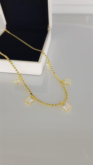 Pul Zincir Kare Taşlı Çelik kolyePul Zincir Kare Taşlı Çelik kolye Şık ve Zarif Çelik Takı