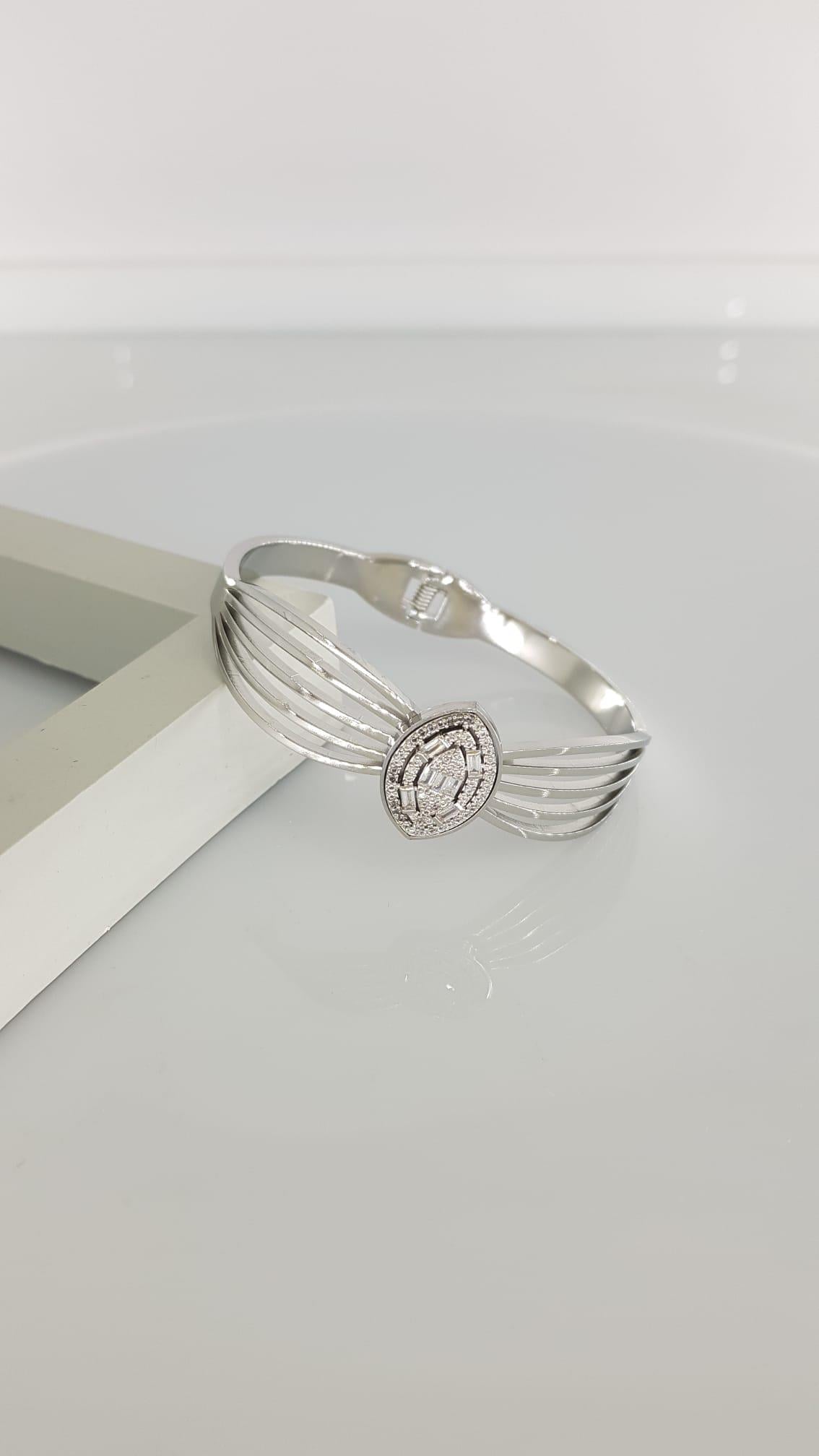 Baget Taşlı Çelik Kelepçe Sns006Baget Taşlı Çelik Kelepçe Sns006