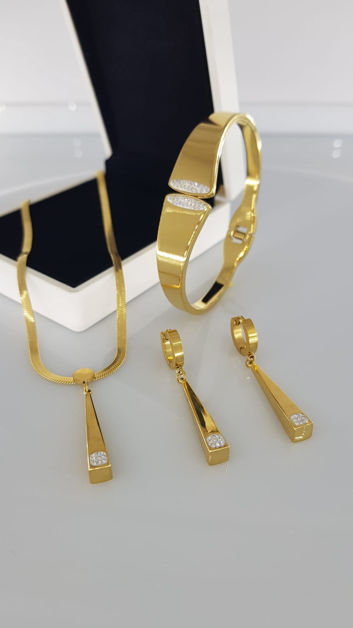 İstanbul Gold Çelik Takı Setiİstanbul Gold Çelik Takı Seti Kararma Yapmaz, Zarif Stil