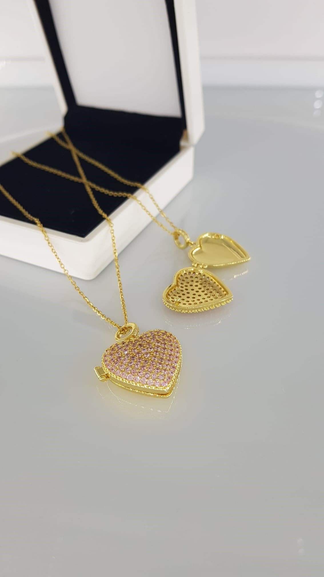 KALP AŞK MADALYON GOLD ÇELİK KOLYEKALP AŞK MADALYON GOLD ÇELİK KOLYE  Şık ve Zarif Çelik Takı