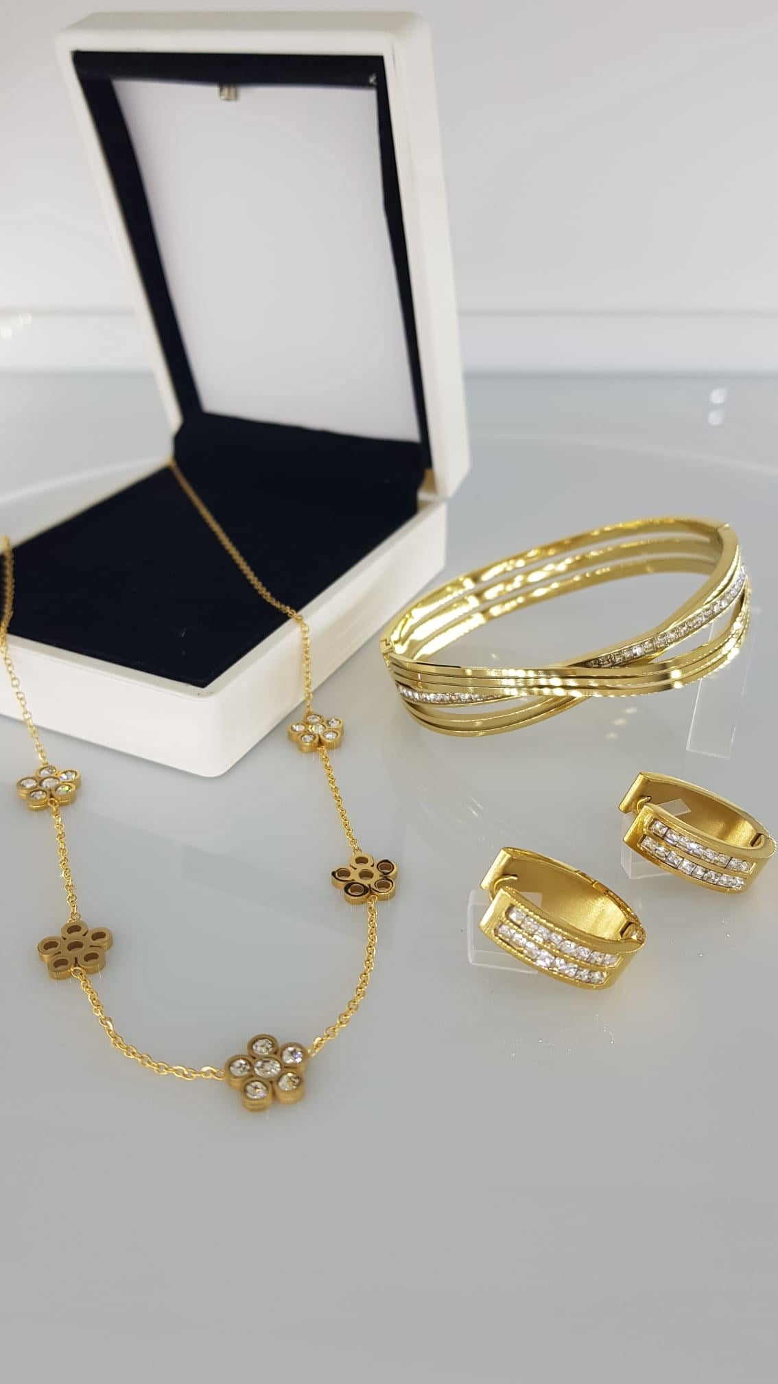 Mucize Gold Rengi Çelik Takı SetiMucize Gold Rengi Çelik Takı Seti Kararma Yapmaz, Zarif Stil