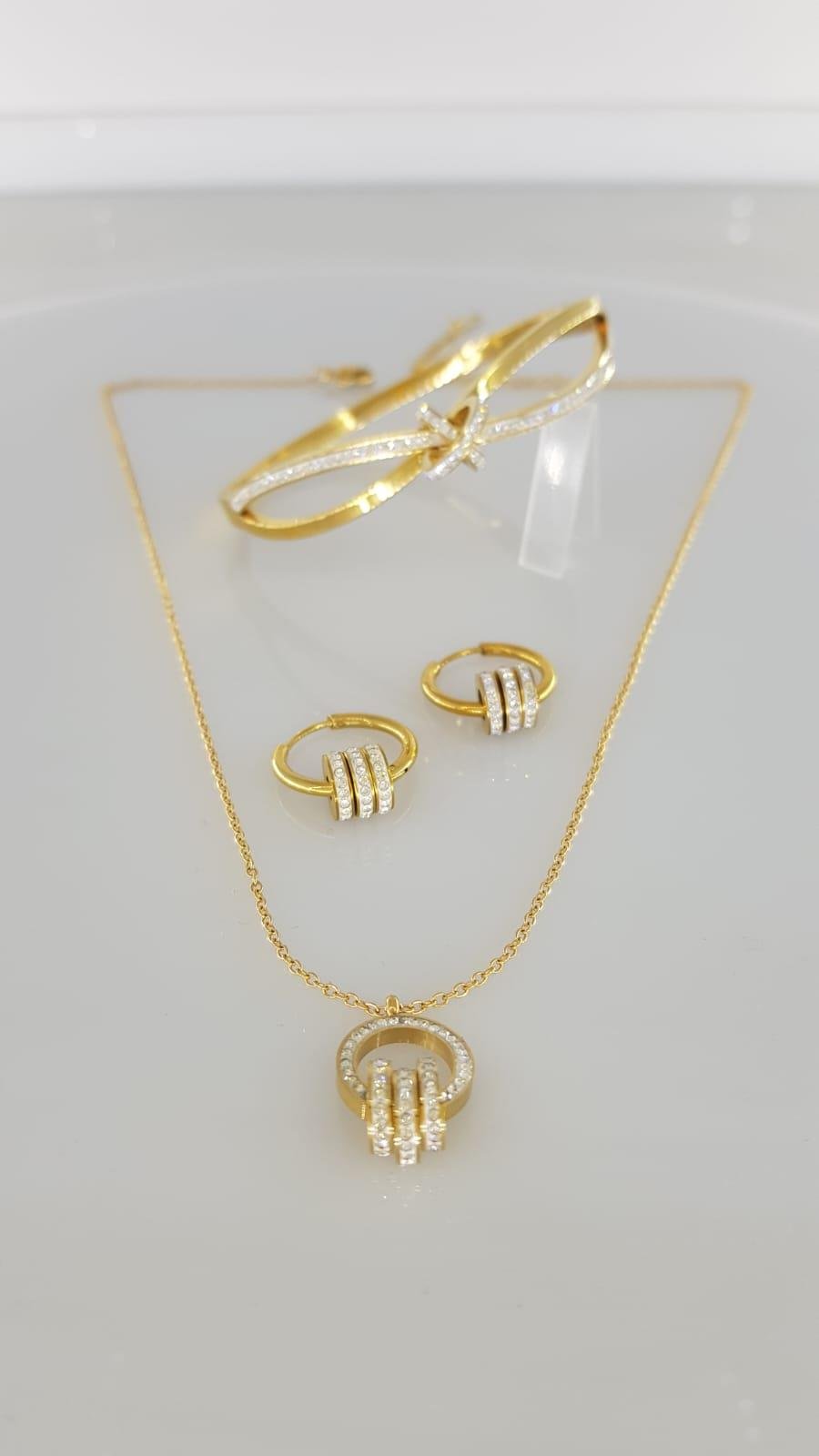 Periliçe Gold Çelik Takı SetiPeriliçe Gold Çelik Takı Seti Kararma Yapmaz, Zarif Stil