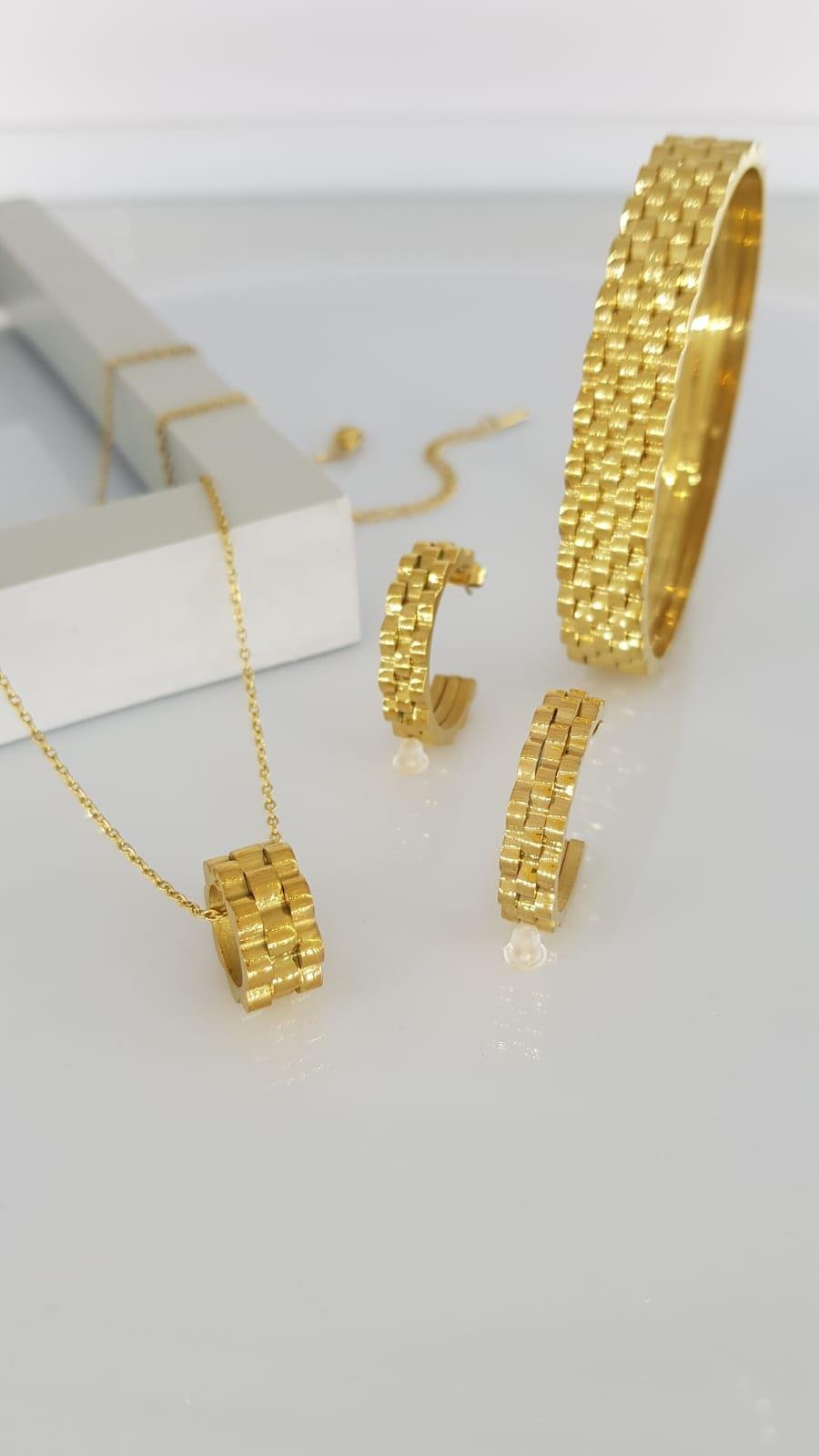 Roxell-2 Marka Çelik Takı SetiRoxell-2 Marka Çelik Takı Seti Kararma Yapmaz, Zarif Stil