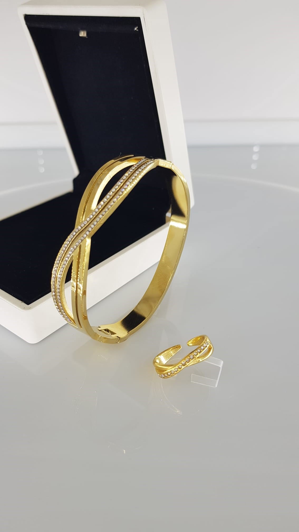 Sonsuzluk Kelepçe ,Yüzük Çelik Takı SetiSonsuzluk Kelepçe ,Yüzük Çelik Takı Seti  Kararma Yapmaz, Zarif Stil