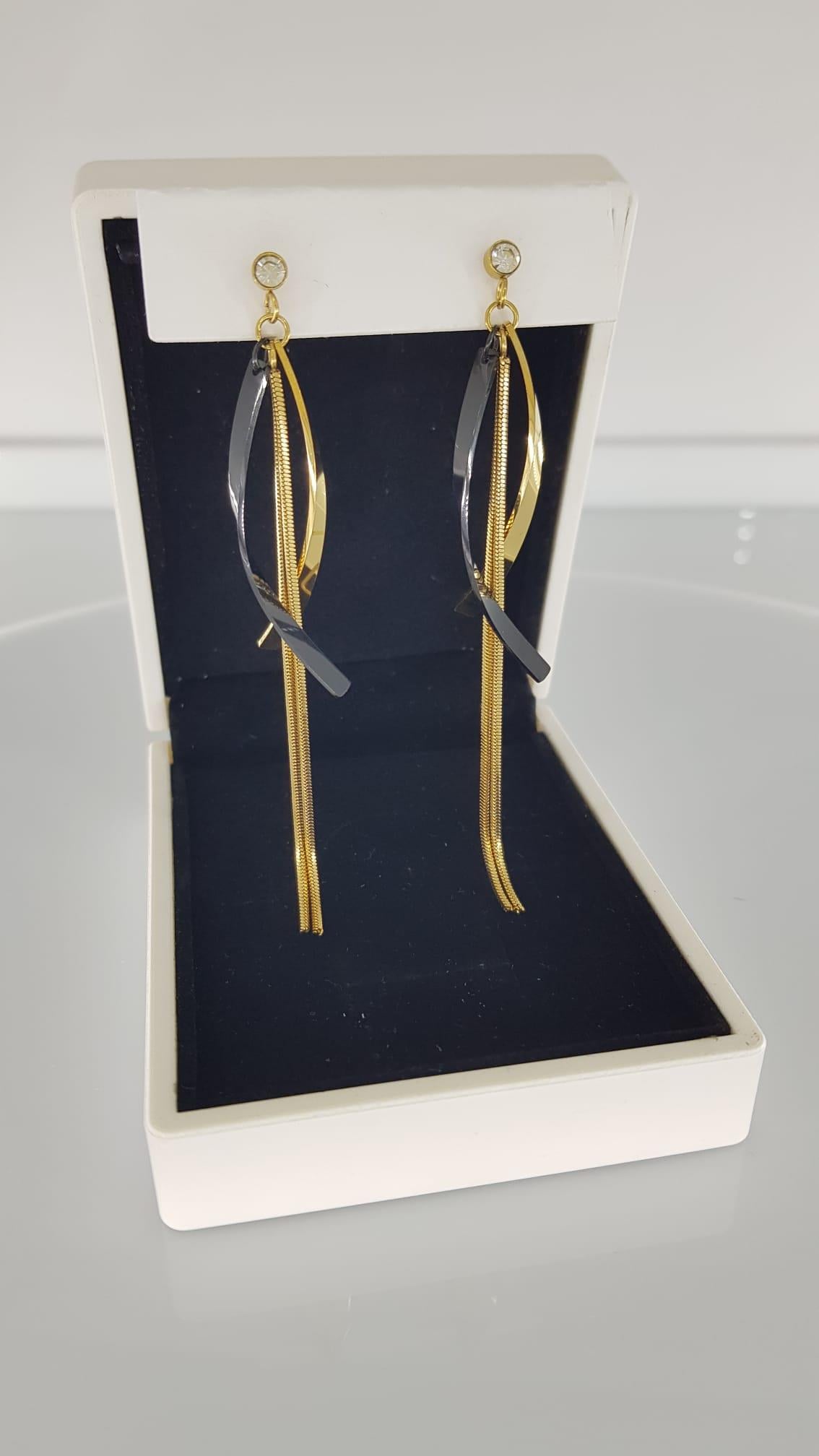 Uzun İtalyan Dalga Gold Çelik Küpe Uzun İtalyan Dalga Gold Çelik Küpe 