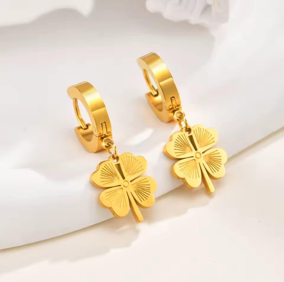 Yonca Şans Gold Çelik Küpe Yonca Şans Gold Çelik Küpe 