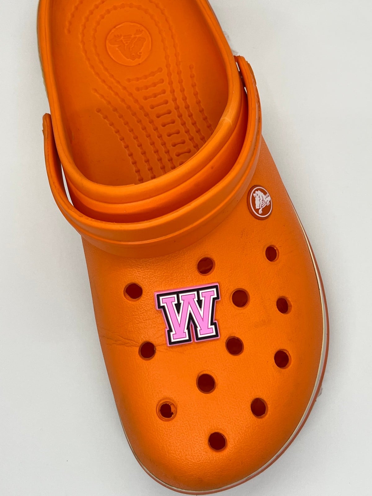 W Harfi Temalı Temalı Jibbitz Crocs Terlik Süsü