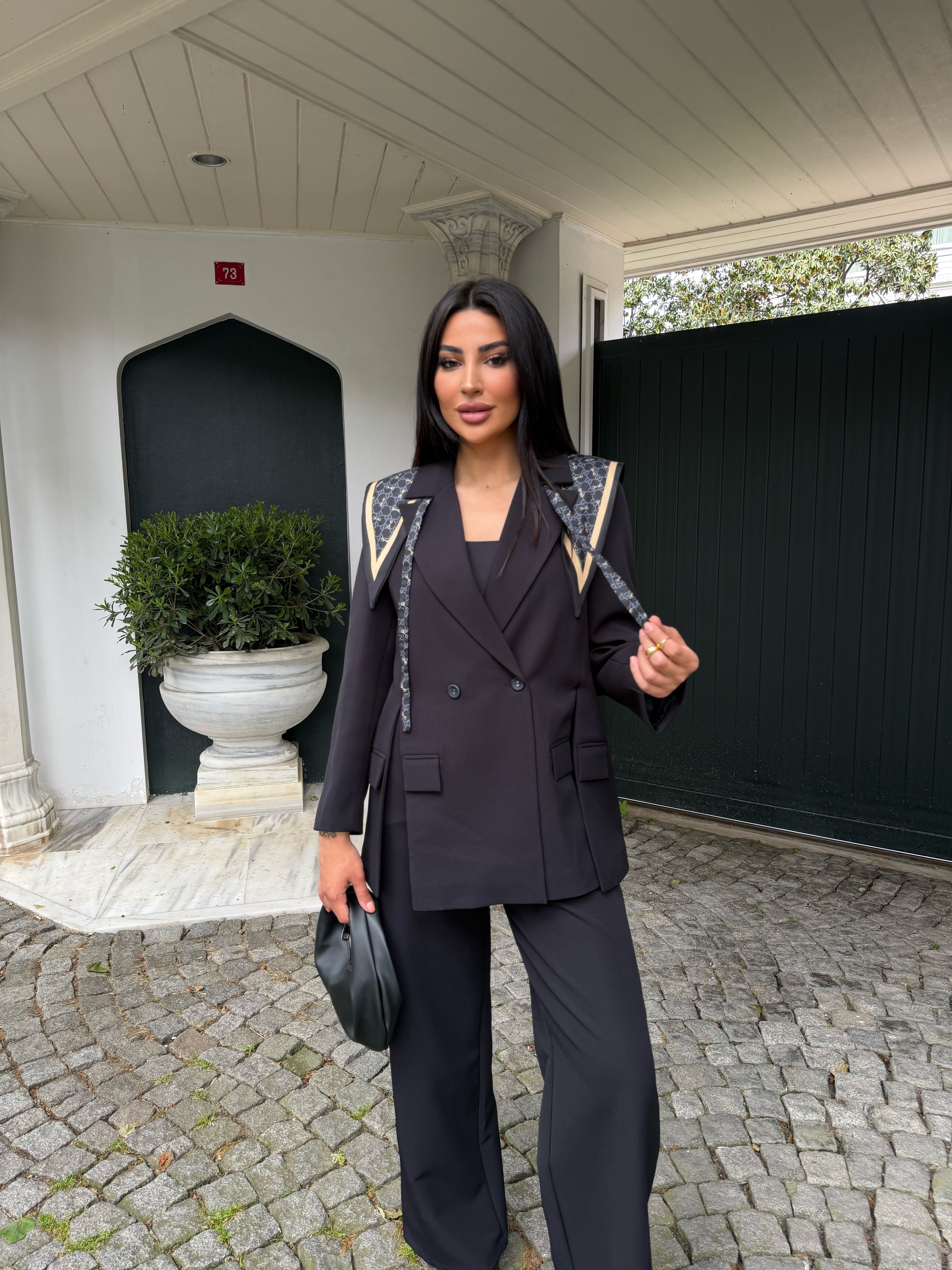 Çıkarılabilir şal detaylı ceket takım siyah 