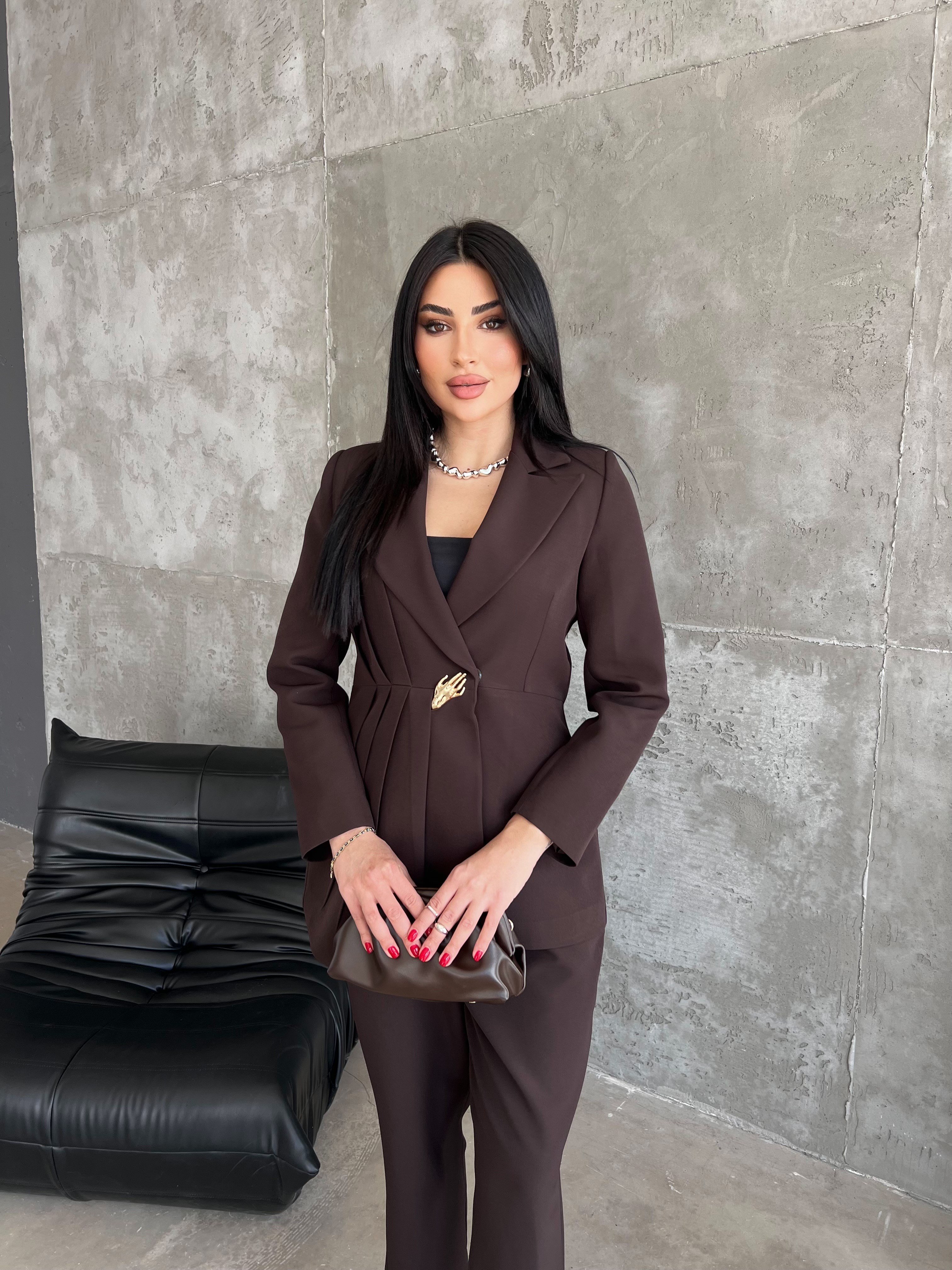 pileli aksesuarlı ceket takım kahve