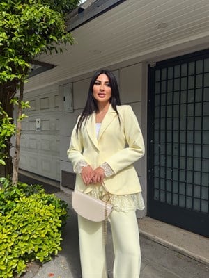 kol ve etek dantelli ceket takım sarı
