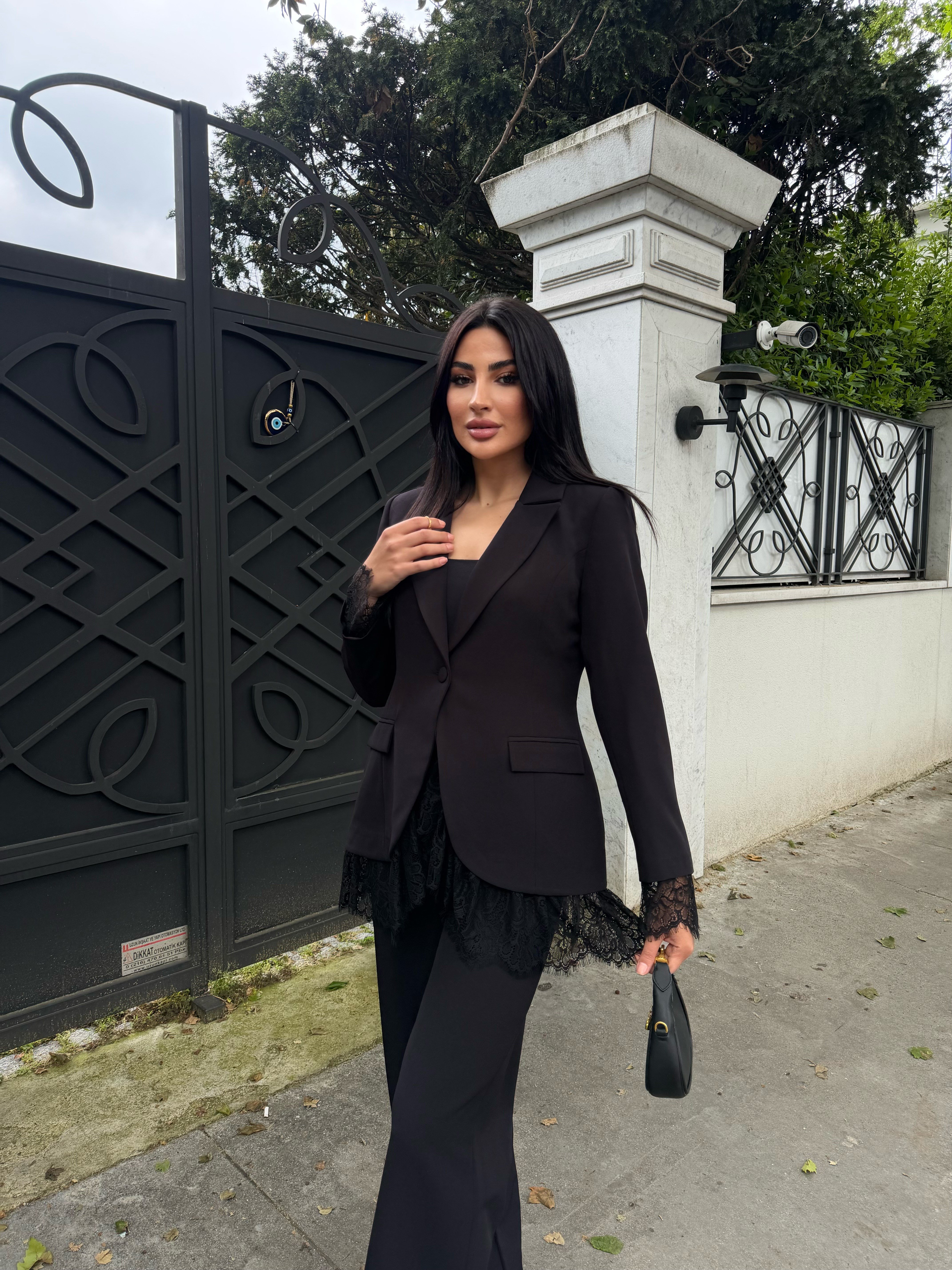 kol ve etek dantelli ceket takım siyah