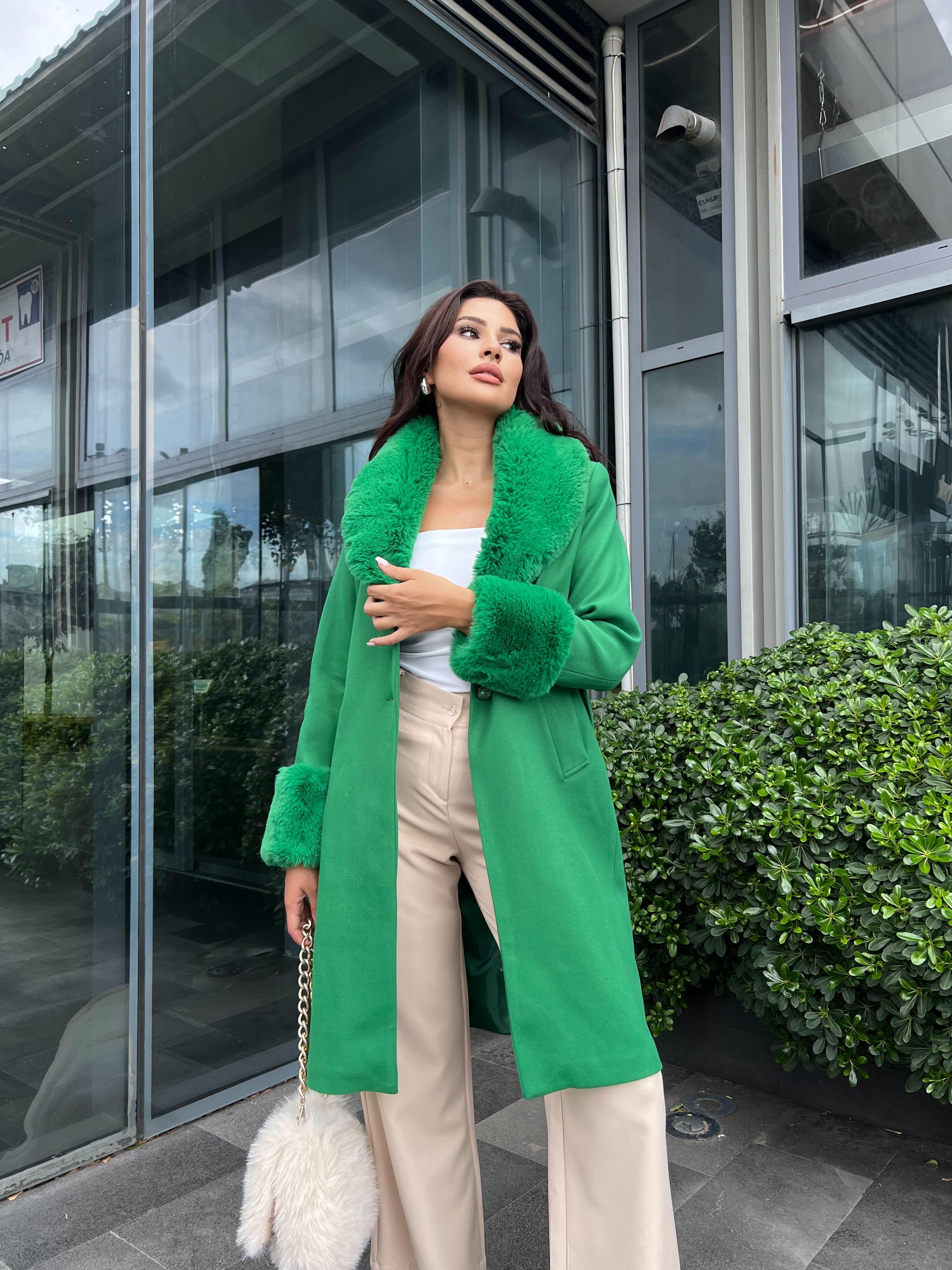 Pera Kol Kürklü Kaşe Kaban Yeşil