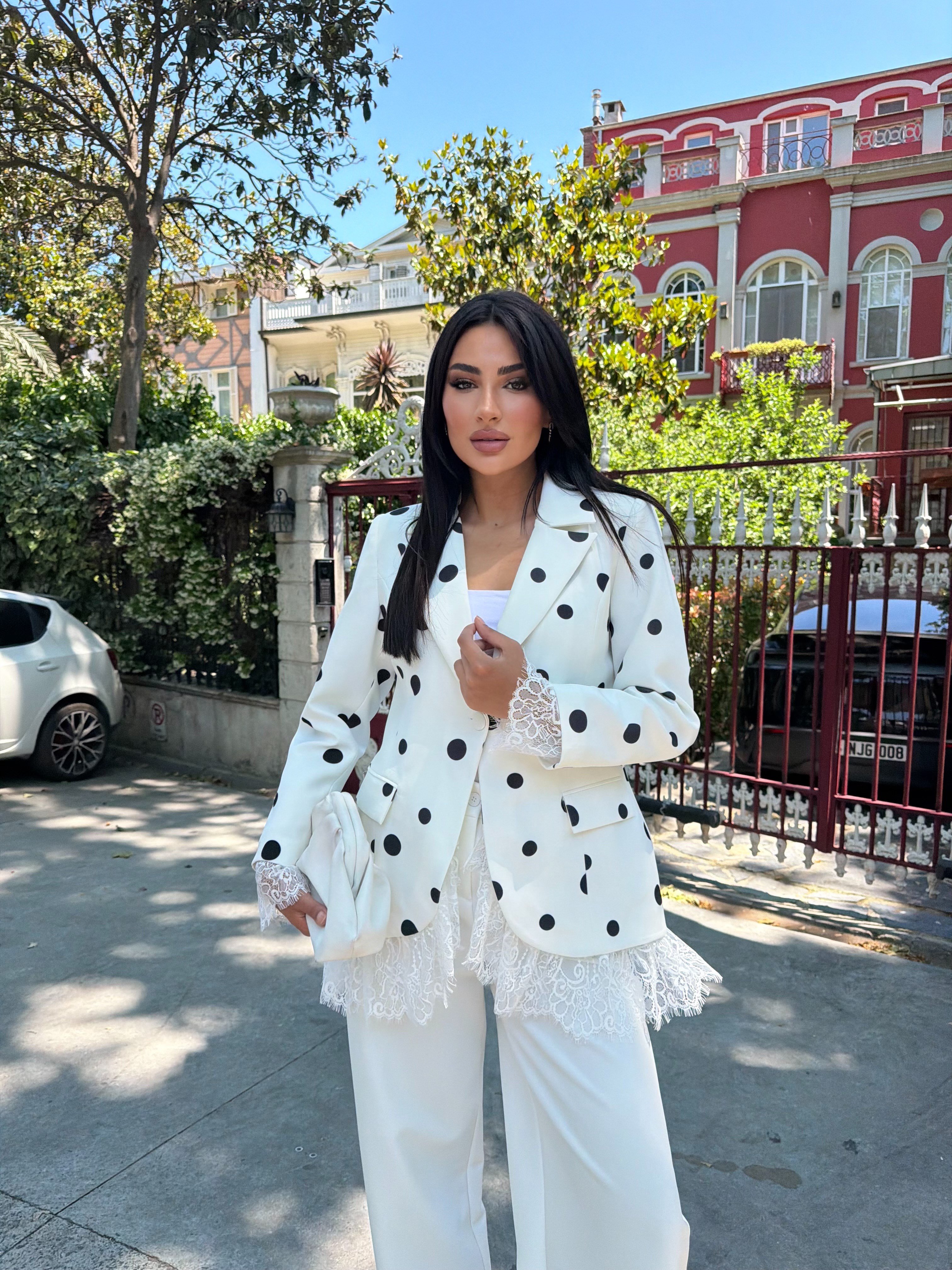 puantiyeli dantelli ceket takım beyaz 