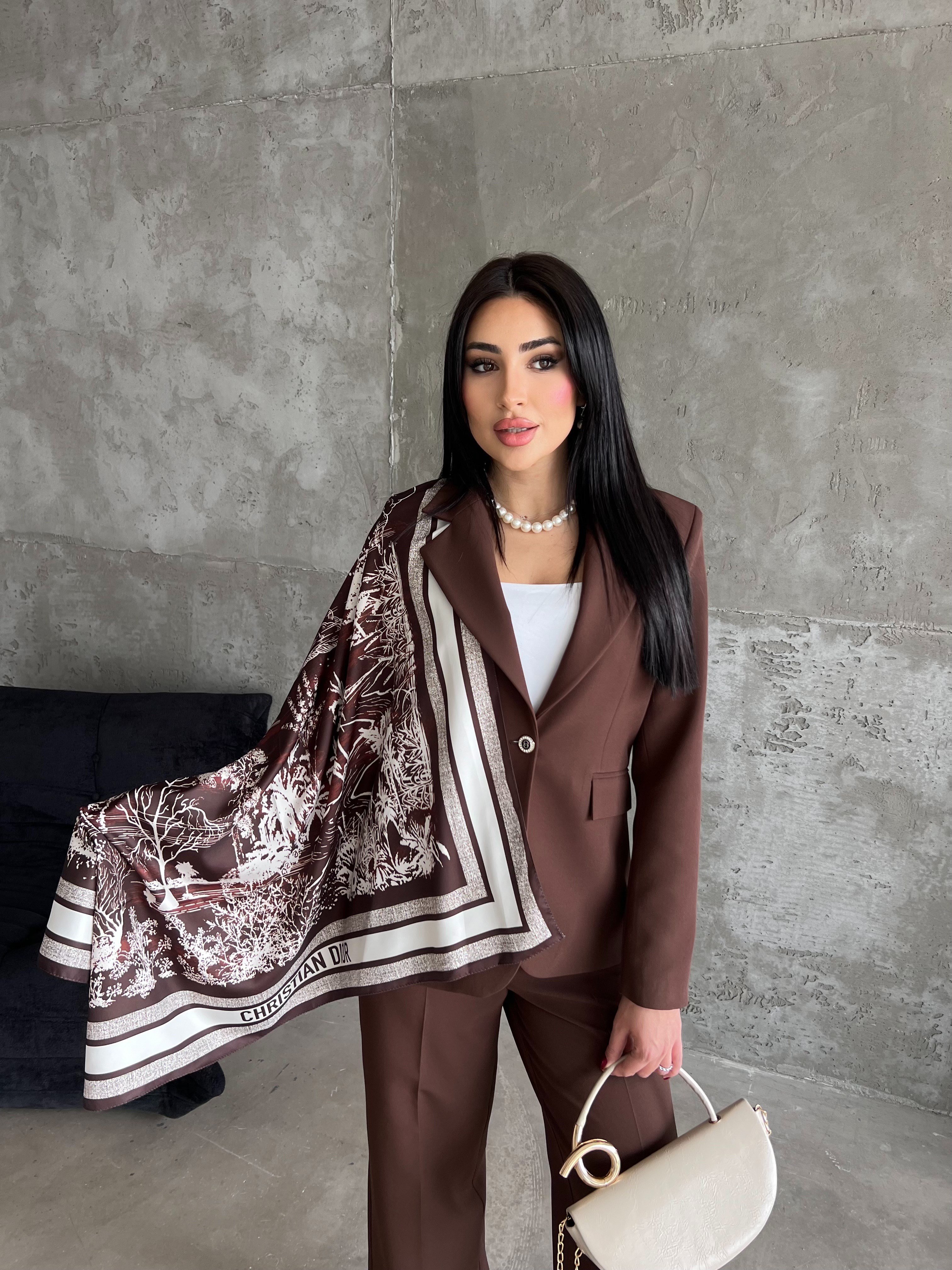 şal aksesuarlı ceket takım kahve 