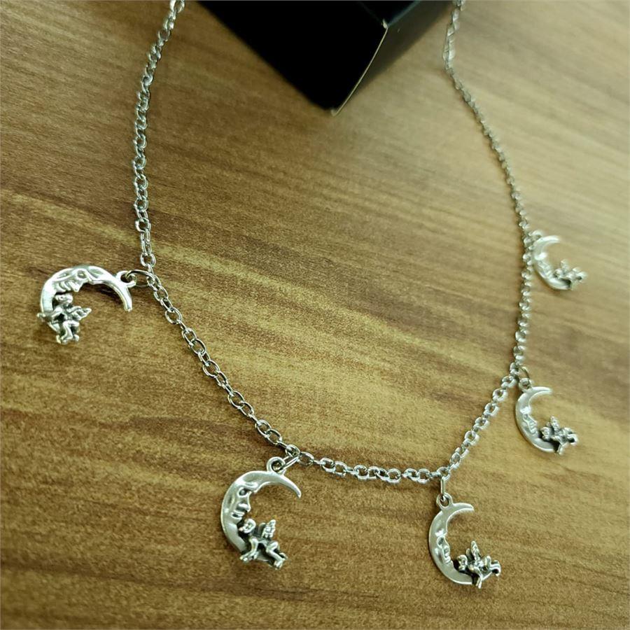 5'li Ayda Uyuyan Melek Motifli Kolye